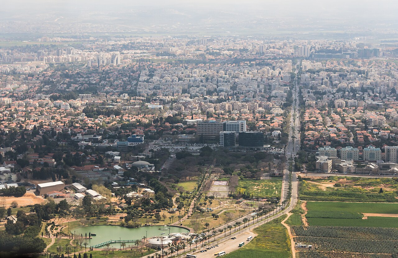 Vista aérea de Ahuza y el parque de Raanana, fotografía de 2015 · Fotografía del lugar